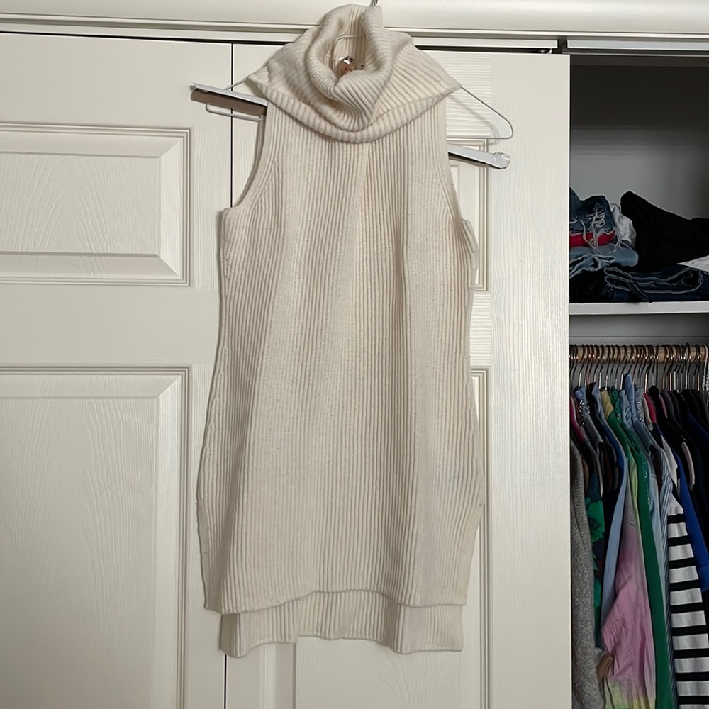 Gap fall sleeveless sweater. Worn once.